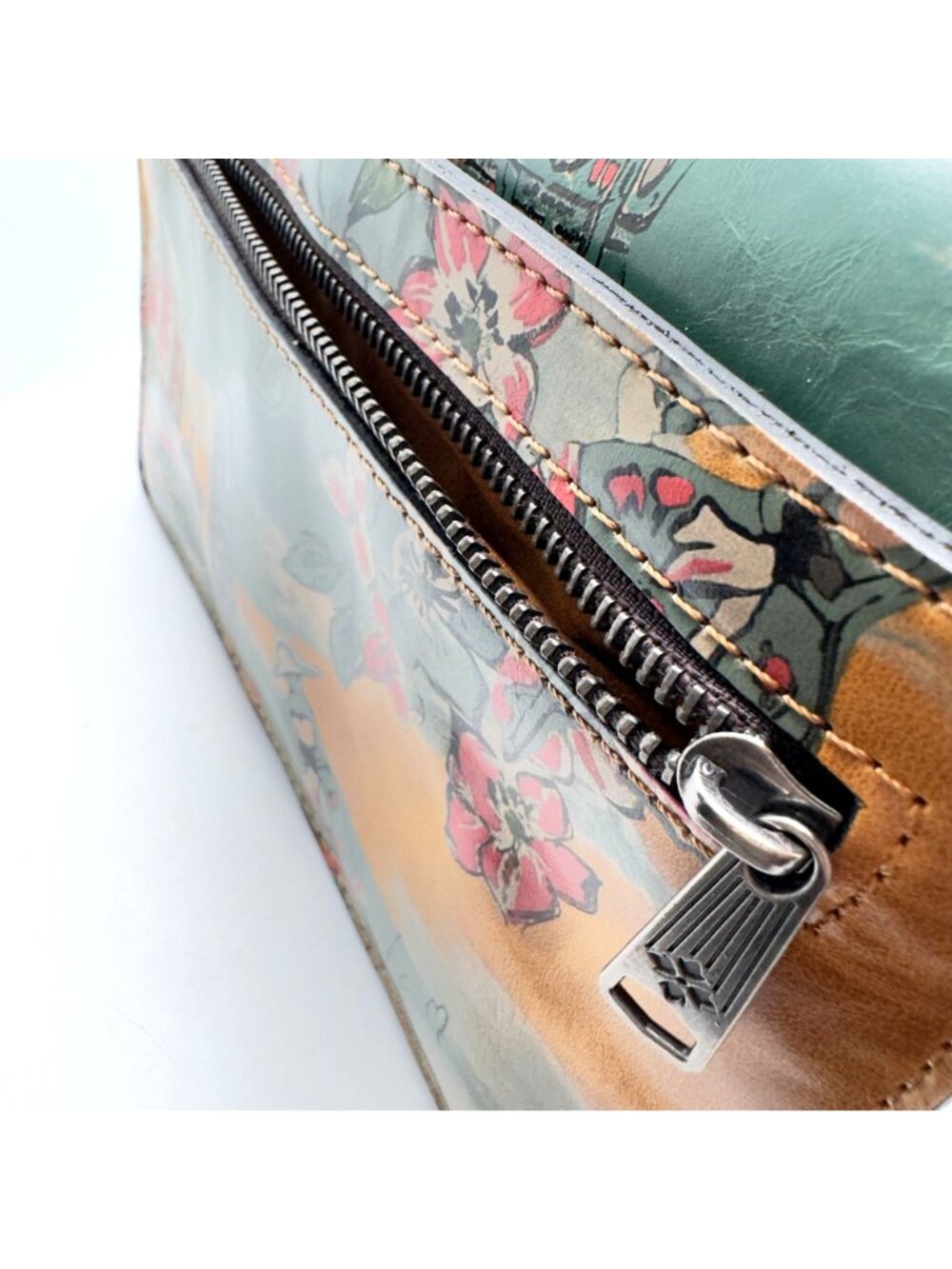 Patricia Nash Lanza Beautiful Girl Print Leather Crossbody Bag Push Lock Closure - Picture 14 of 16